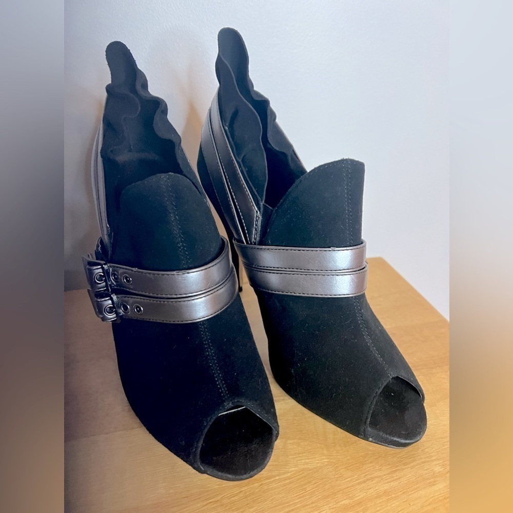 Baby Phat Black Leather Silver Buckle Booties Size 9M - Picture 3 of 6